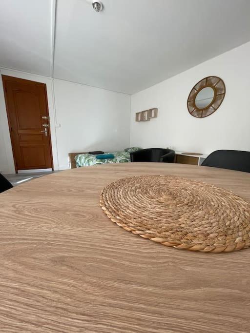 Le Victor Hugo Apartment เบอซองซง ภายนอก รูปภาพ