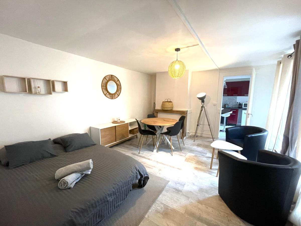 Le Victor Hugo Apartment เบอซองซง ภายนอก รูปภาพ